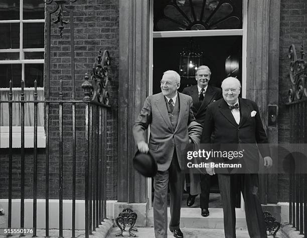 Mr. John Foster Dulles, the U.S. Secretary of State, arrived in London today from Bonn, where he had discussion with Dr, Adenauer. Later he will meet...
