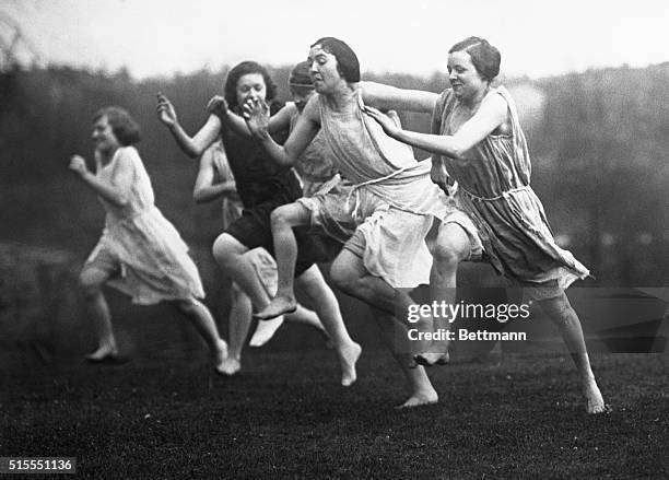 Girls of University of Cincinnati Stage Grecian Games. Garbed in costumes of ancient Greece, fair students of the University of Cincinnati, Ohio...