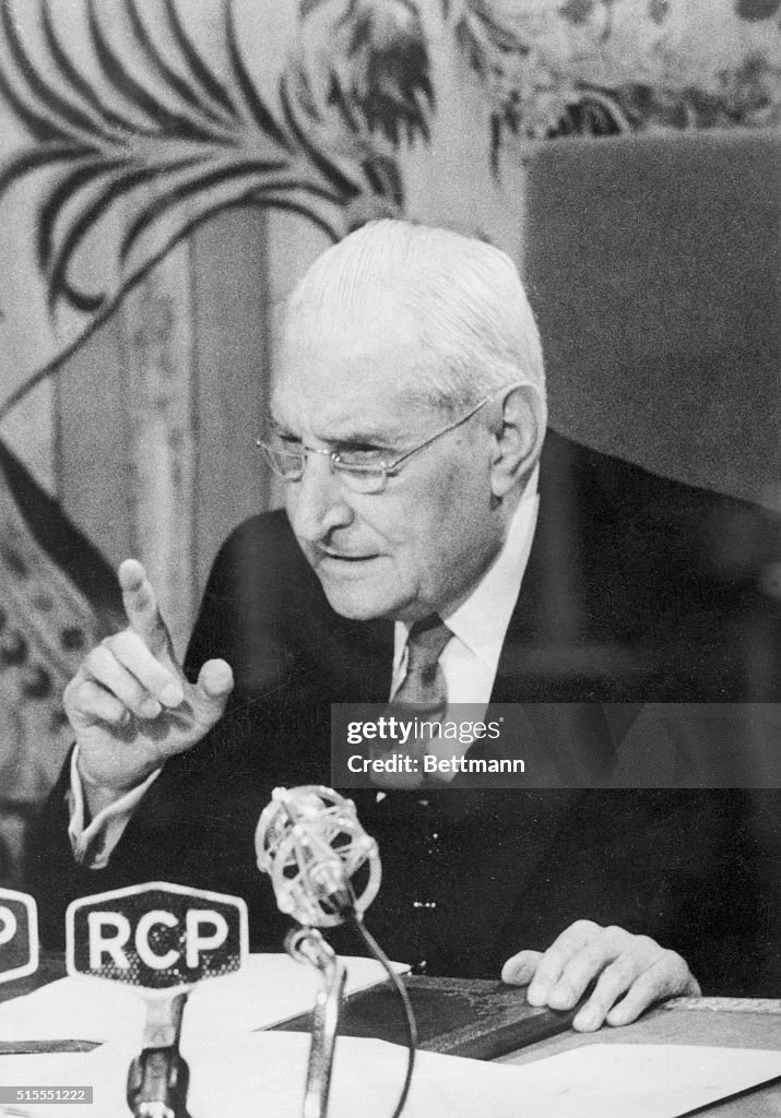 Oliveira Salazar Speaking at Microphones