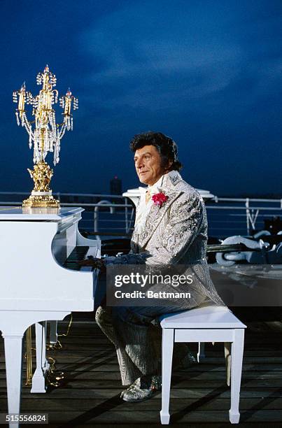 Liberace 1,801 The Liberace Show Stock Photos, High-Res Pictures, and Images ...