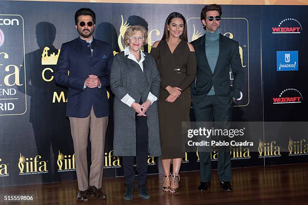 Anil Kapoor, Manuela Carmena, Sonakshi Sinha and Hrithik Roshan attend the 17th International Indian Film Academy awards press conference at the...