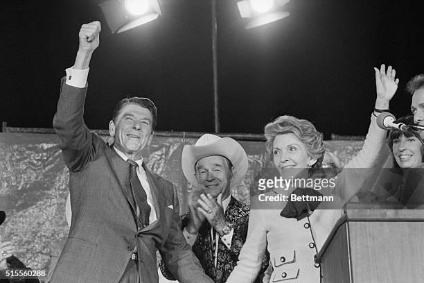 Los Angeles: Cowboy star Roy Rogers joins Republican Presidential candidate Ronald Reagan and wife Nancy at the podium during a campaign rally in...