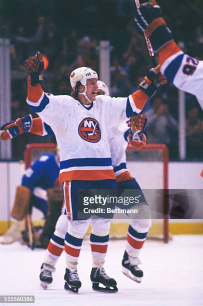 Uniondale, New York: Islanders' Mike Bossy raises his arms after he scored his 50th goal in 50 games against the Quebec Nordiques 1/24.