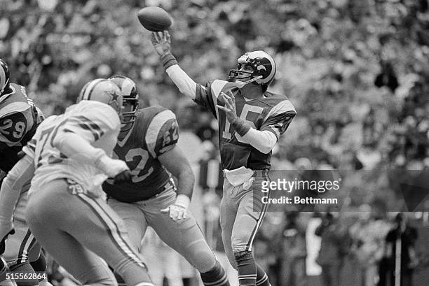 Irving, Texas: LA Rams quarterback Vince Farragamo winds up for a pass in the 3rd quarter as he leads the Rams in their battle against the Dallas...