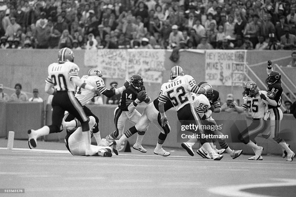 Walter Payton Chased by New Orleans Saints Tacklers