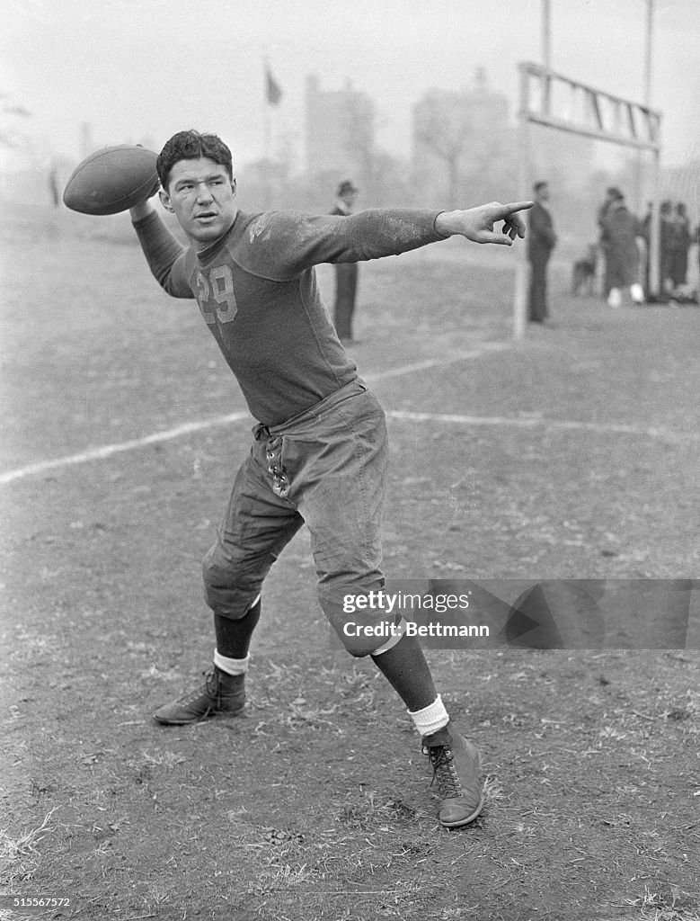 Arnold Herber Throwing the Ball