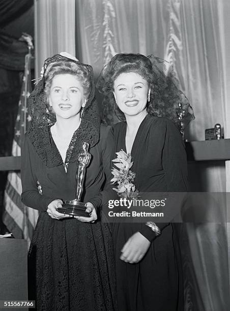 Ginger Rogers presents Joan Fontaine with the bronze statuette awarded to her by the Academy of Motion Picture Arts and Sciences for her role in...