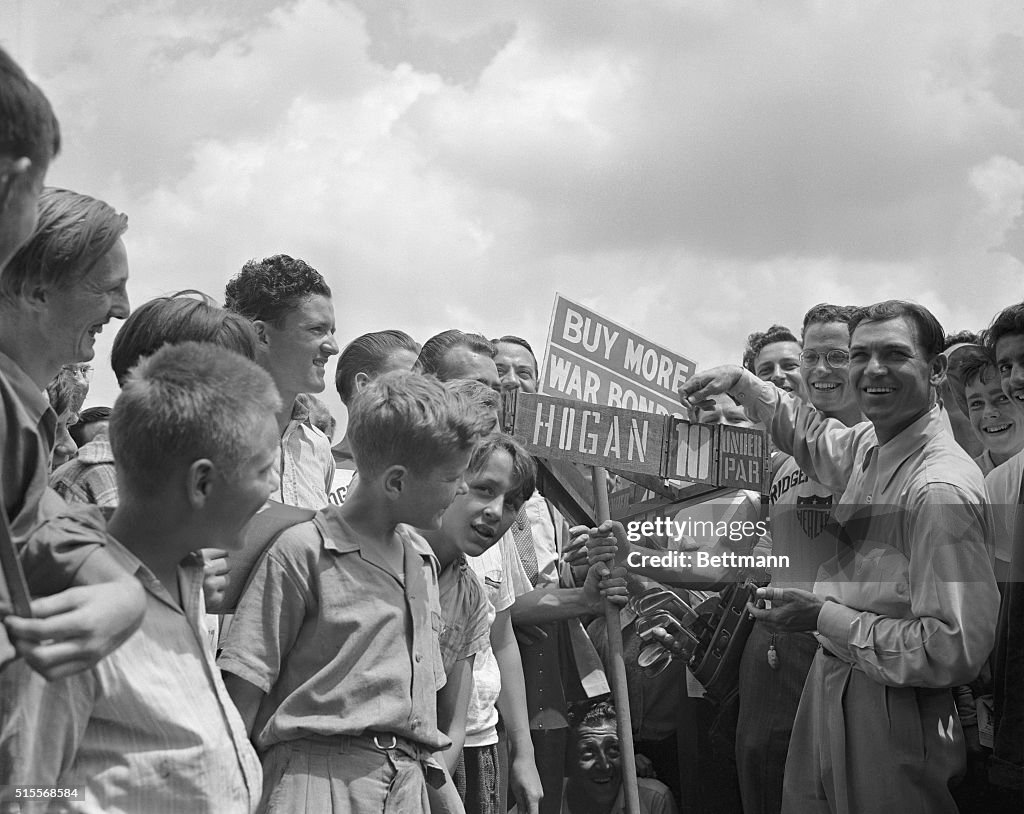 Ben Hogan Pointing to Record Score