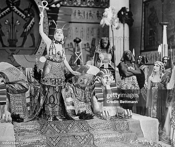 Theda Bara as Cleopatra, is shown exhorting her soldiers to be loyal as Roman troops advance in Alexandria.