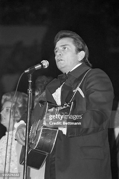 13 Johnny Cash Performs At The Madison Square Garden Stock Photos, High
