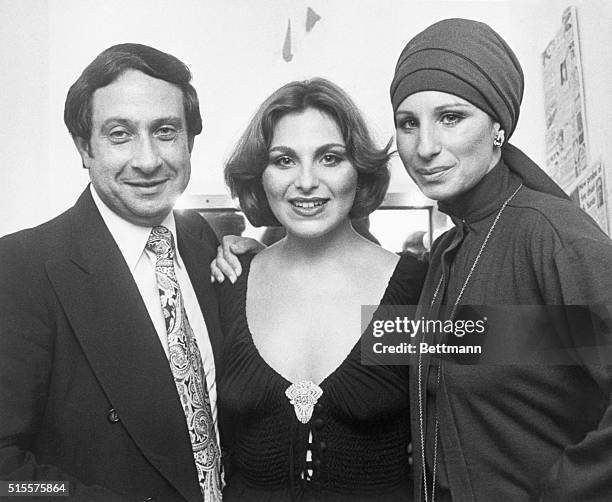 76 Roslyn Kind And Barbra Streisand Photos & High Res Pictures Getty
