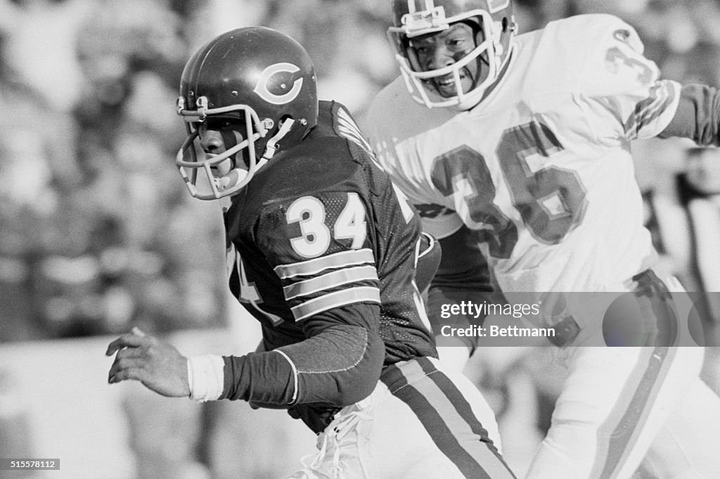 Walter Payton Running Past Cornerback