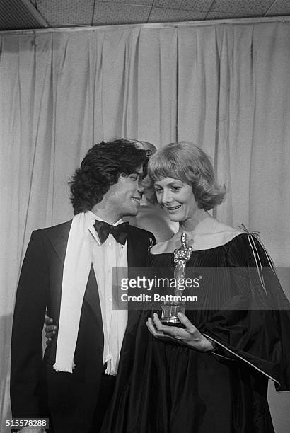 Hollywood: Vanessa Redgrave is presented her Oscar during the Golden Anniversary Academy Awards at the Music Center Pavillion in Hollywood 4/3. The...