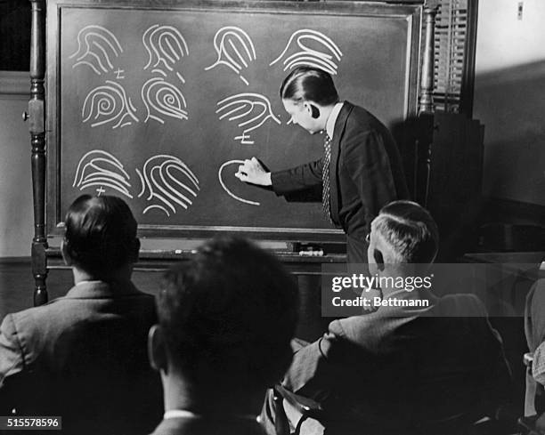 Police Academy: fingerprint study, one of the main courses. Photograph.