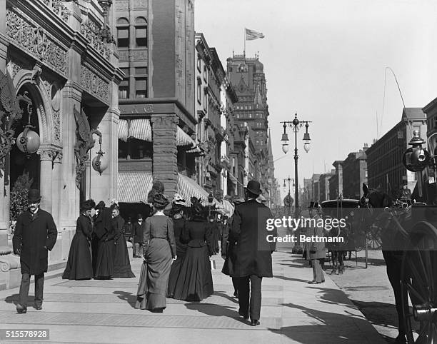 New York, NY: New York City scene in front of Holland House, 30th Street and Fifth Avenue, 1899. Photograph.
