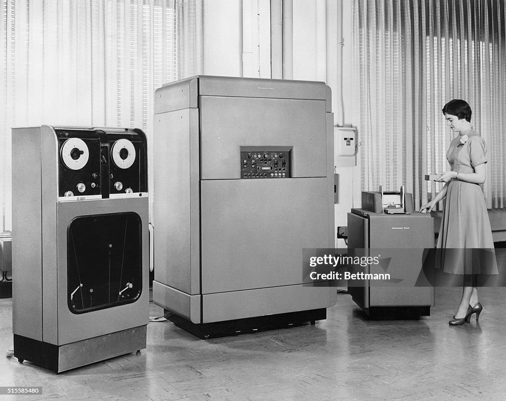 View of the Remington-Rand calculating machine UNIVAC , an early News  Photo - Getty Images