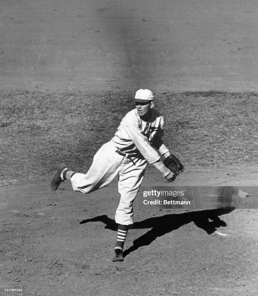 Dizzy Dean Pitching