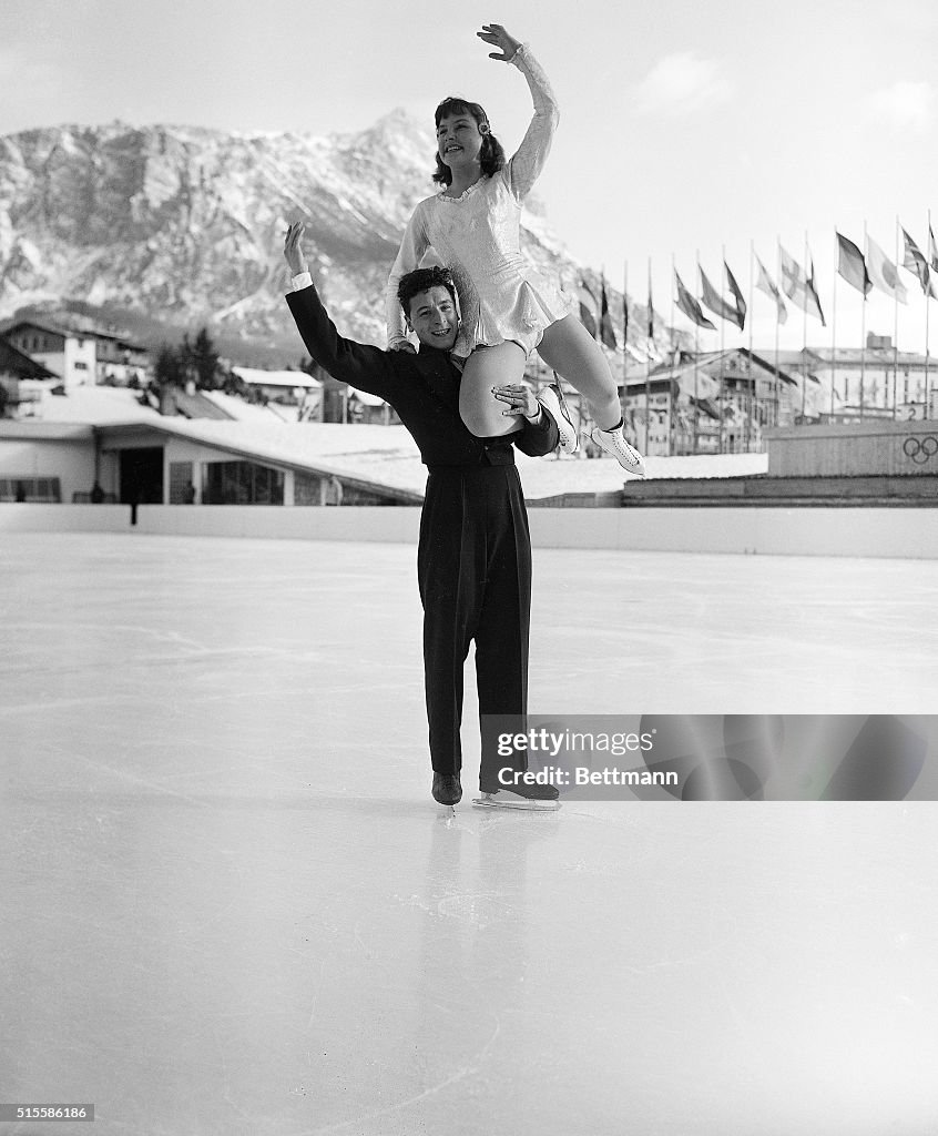 Elisabeth Schwarz and Kurt Oppelt Skating