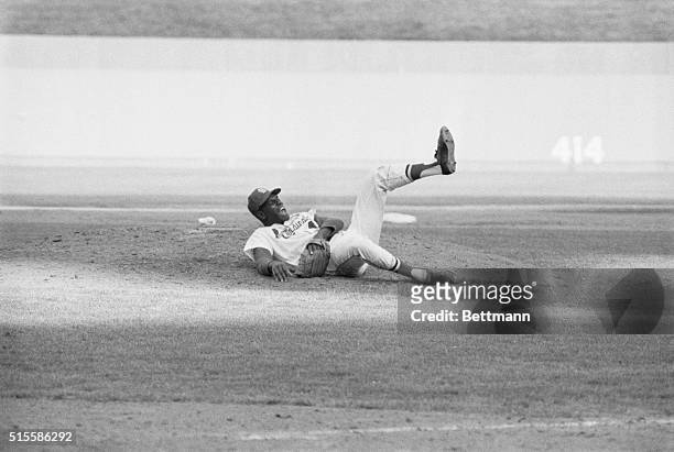 St. Louis, MO: Cards' ace pitcher Bob Gibson yells in pain after being hit on the right leg on a smash hit by Pirates' Roberto Clemente in the fourth...