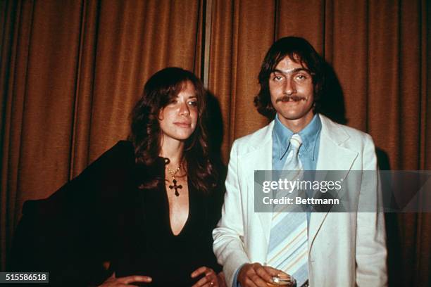 New York, NY: Singer James Taylor poses with wife singer Carly Simon at the Waldorf Astoria Hotel.