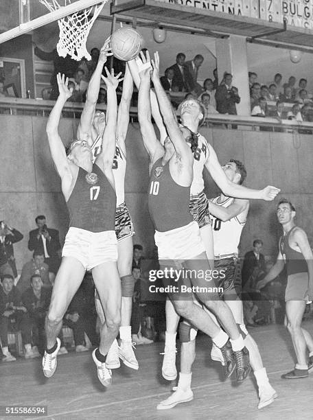 Helsinki, Finland: American cagers outreach Russian opponents around the Russian goal, Aug. 2, in their Olympic basketball game. In action are: Khejo...