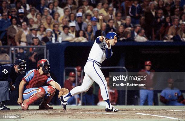 Kansas City, MO: Kansas City Royals' George Brett hits a home run in the first inning against the Phillies.