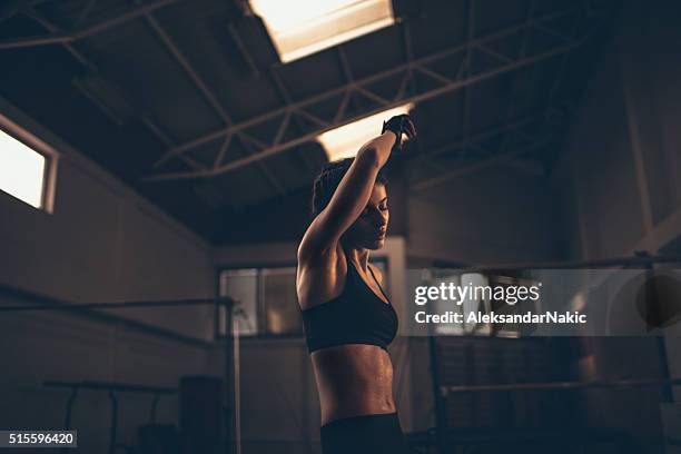 hora da ginástica - treino com o peso corporal - fotografias e filmes do acervo