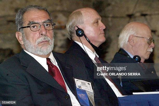 Sergio Munoz , of Los Angeles Times, William Casey , of the Wall Street Journal and Carlos Besanson of the Diario del Viajero of Buenos Aires,...