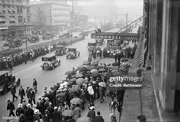 New York: General view of crowd outside Campbell funeral home during memorial for screen idol Rudolph Valentino.