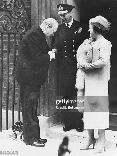 London: King George Lunches At No. 10 Downing Street. When speaking at recent opening of the Church Army Annual Sale of Work, Mrs. Winston Churchill...