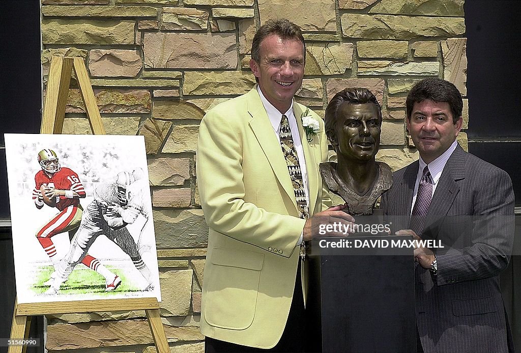 Pro Football Hall of Fame enshrinee Joe Montana (L