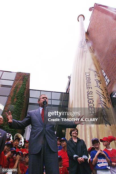 Republican presidential candidate George W. Bush addresses a rally at the Louisville Slugger Museum 29 July 2000 in Louisville, Kentucky, during a...