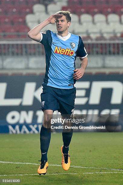 Simon Terodde of VfL Bochum celebrates as he scores the opening goal during the Second Bundesliga match between 1. FC Kaiserslautern and VfL Bochum...