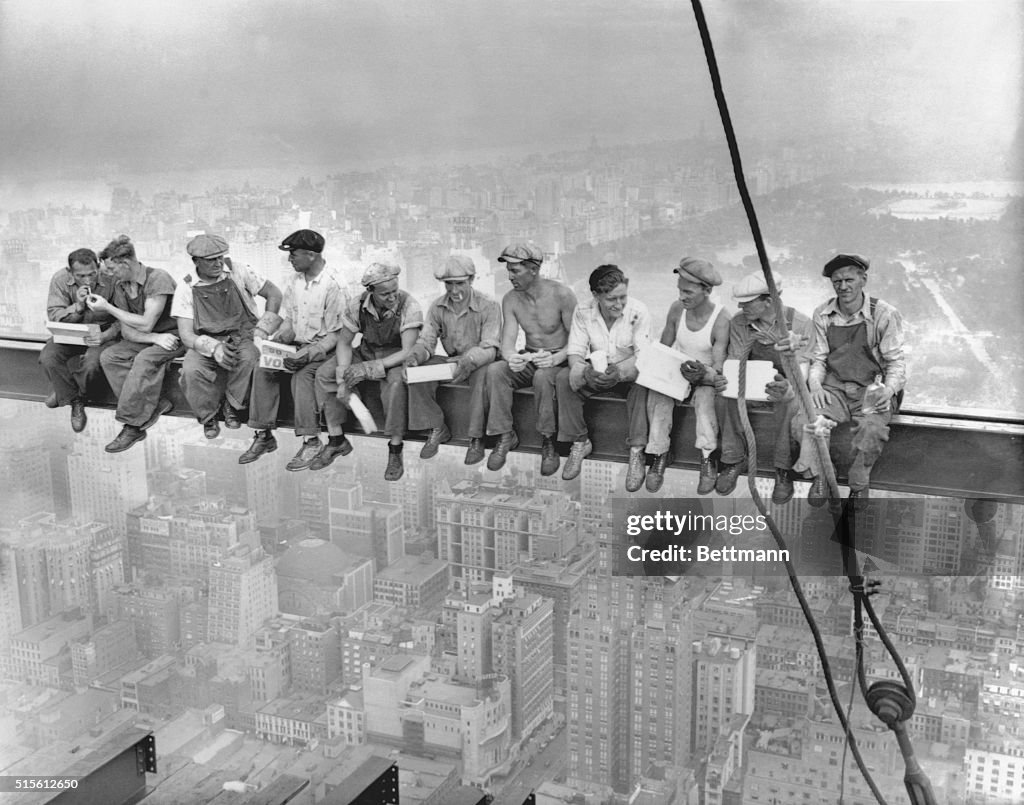 New York Construction Workers Lunching on a Crossbeam