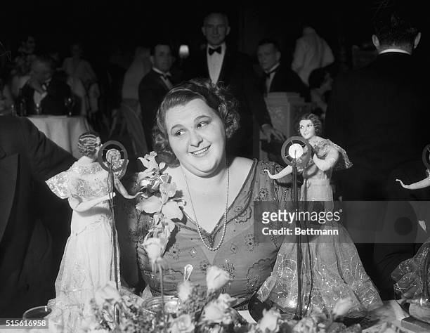 Hollywood presented Kate Smith, radio's songbird with a real Hollywood welcome when they held a dinner in her honor in the Cocoanut Grove, Ambassador...