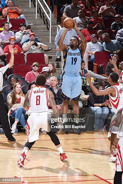 Hairston of the Memphis Grizzlies shoots the ball during the game against the Houston Rockets on March 14, 2016 at the Toyota Center in Houston,...