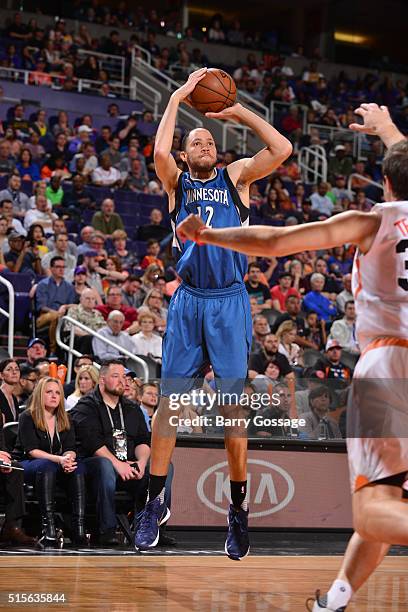 Tayshaun Prince of the Minnesota Timberwolves shoots the ball against the Phoenix Suns on March 14, 2016 at Talking Stick Resort Arena in Phoenix,...