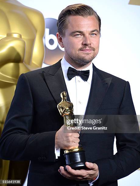 Leonardo DiCaprio poses at the 88th Annual Academy Awards at Loews Hollywood Hotel on February 28, 2016 in Hollywood, California.