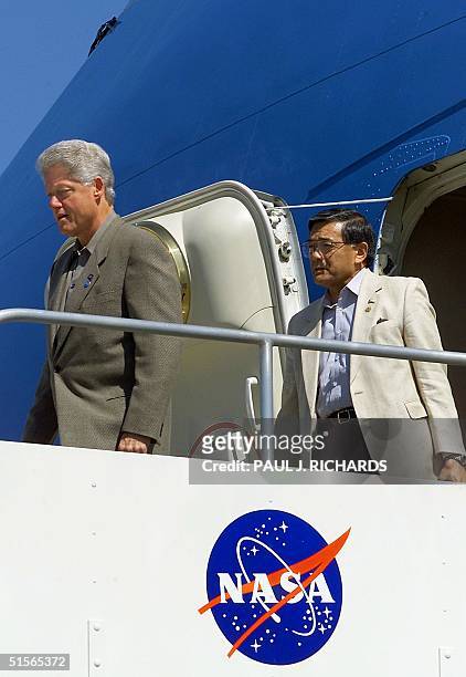 President Bill Clinton and US Commerce Secretary and former California Congressman Norman Mineta depart Air Force One at Moffet Field in Mountain...