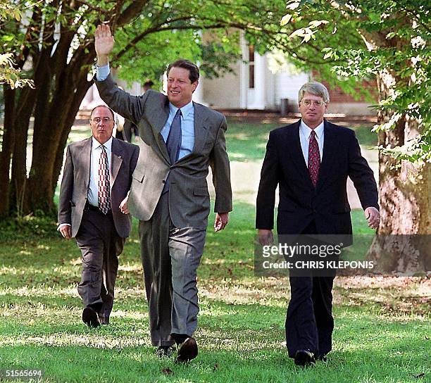 Democratic presidential candidate US Vice President Al Gore waves as he walks with Mike Nelson , Executive Director of the Audubon Naturalist Society...