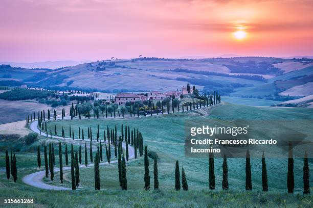 tuscany, farmhouse at sunset - masseria foto e immagini stock