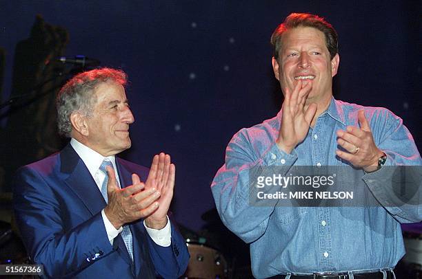 Democratic presidential candidate US Vice President Al Gore applauds with legendary entertainer Tony Bennett during a fundraising gala at the...
