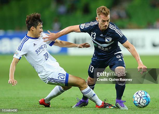 Oliver Bozanic of the Victory is tackled by Baek Jihoon of Suwon during the AFC Champions League match between the Melbourne Victory and Suwon...