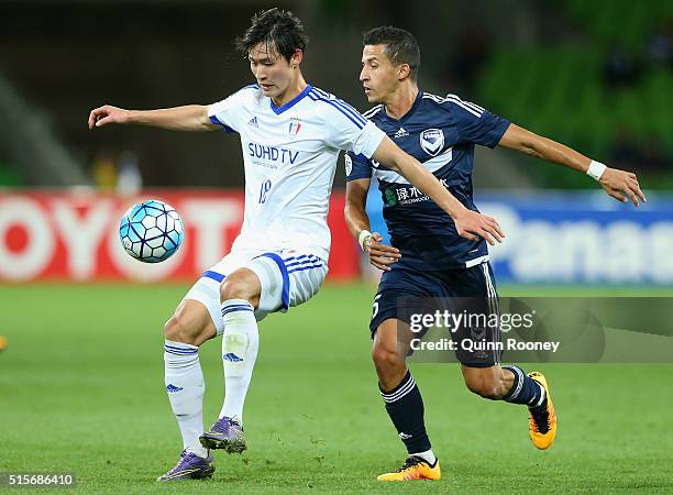 Kim Jongmin of Suwon and Daniel Georgievski of the Victory compete for the ball during the AFC Champions League match between the Melbourne Victory...