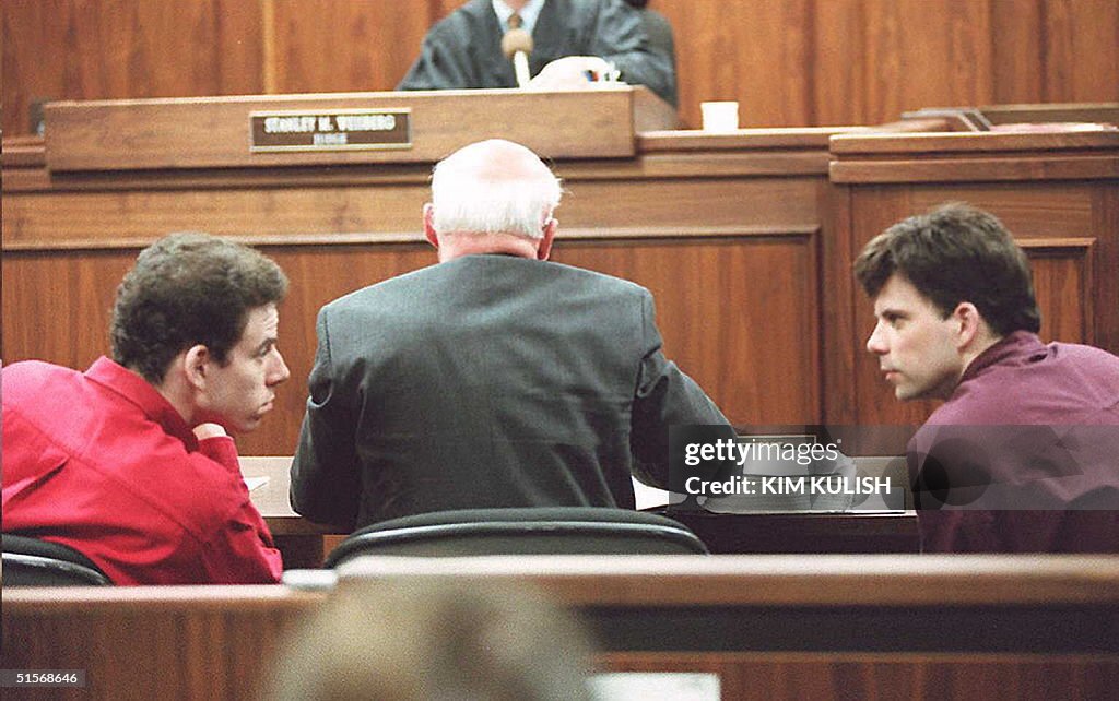 Erik (L) and Lyle (R) Menendez converse in the cou