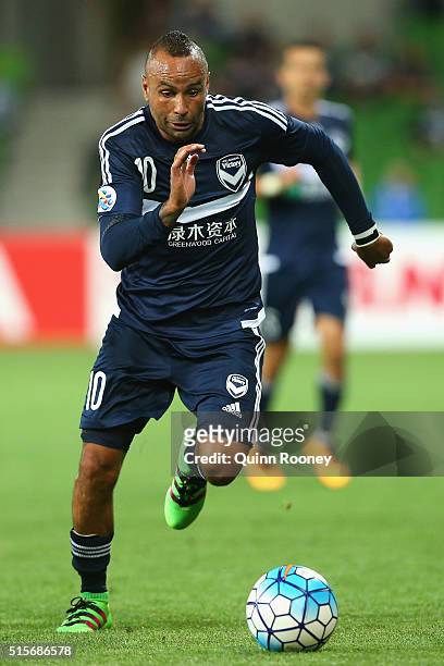 Archie Thompson of the Victory looks to pass the ball during the AFC Champions League match between the Melbourne Victory and Suwon Samsung Bluewings...