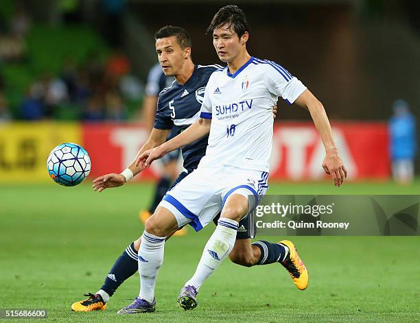 Kim Jongmin of Suwon and Daniel Georgievski of the Victory compete for the ball during the AFC Champions League match between the Melbourne Victory...