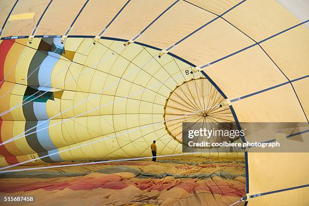 a man preparing hot air balloon at cappadocia - cappadocia hot air balloon 個照片及圖片檔