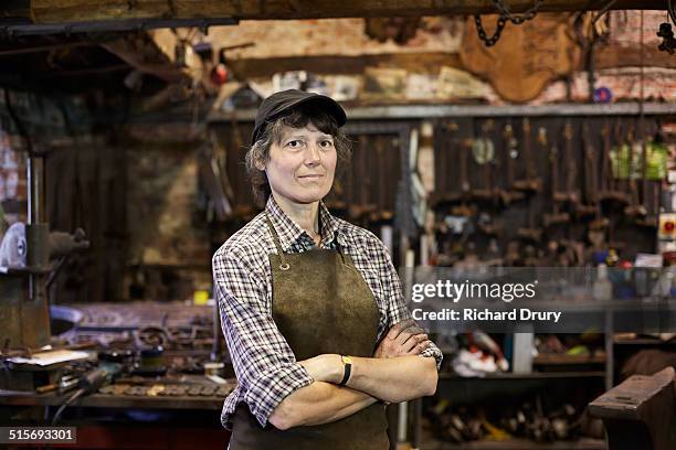 portrait of female blacksmith - schmied stock-fotos und bilder