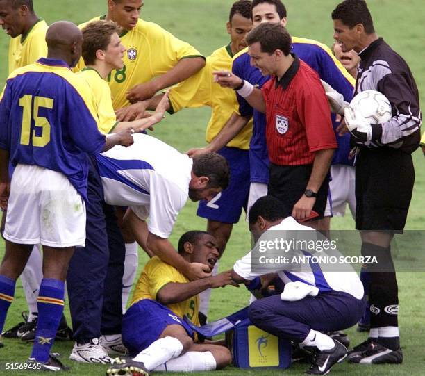 Uruguayan referee Jorge Larrionda shows the red card to Colombian Gonzalo Martinez 15 November 2000 after he injured Brazilian Cesar Sampaio at the...